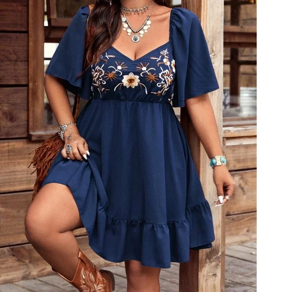 Plus Navy Blue Floral Embroidered Sweetheart Neckline Butterfly Sleeve Dress - Picture 3 of 9